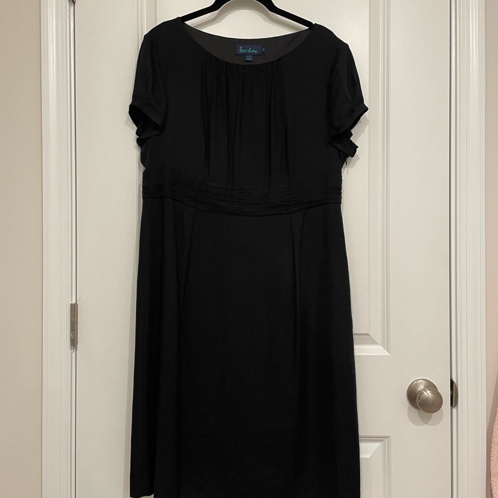 Boden Black Sheath Midi Dress Short Sleeve Crew Neck